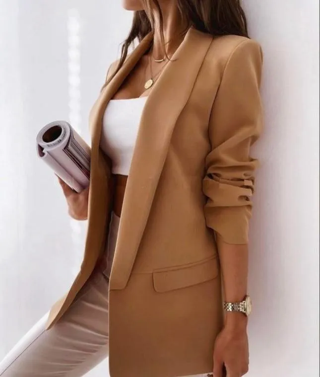 By Hilke Blazer Lola Camel