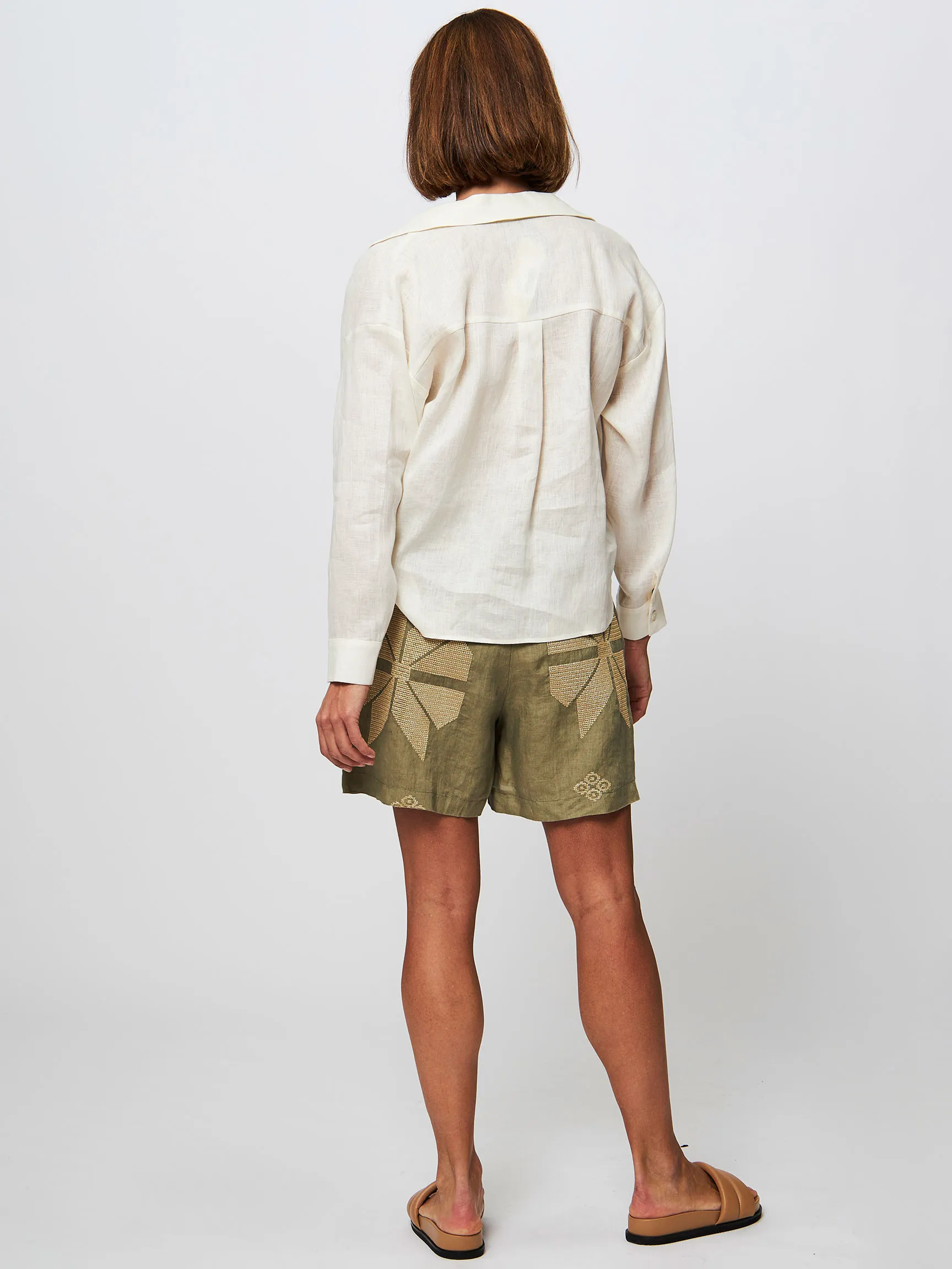 Greek Archaic Kori Linen shorts with embroidery