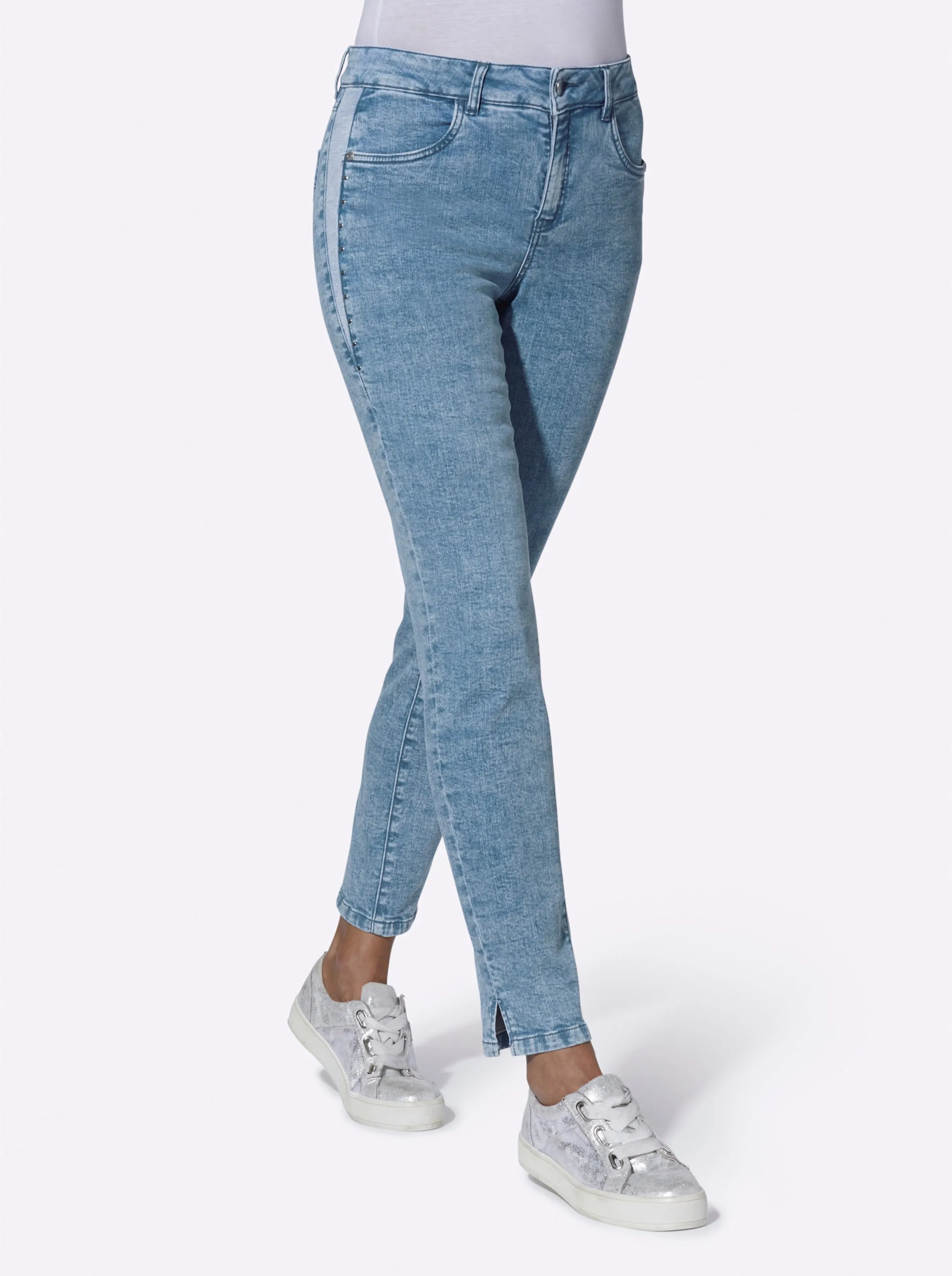 Jeans met sierstuds opzij