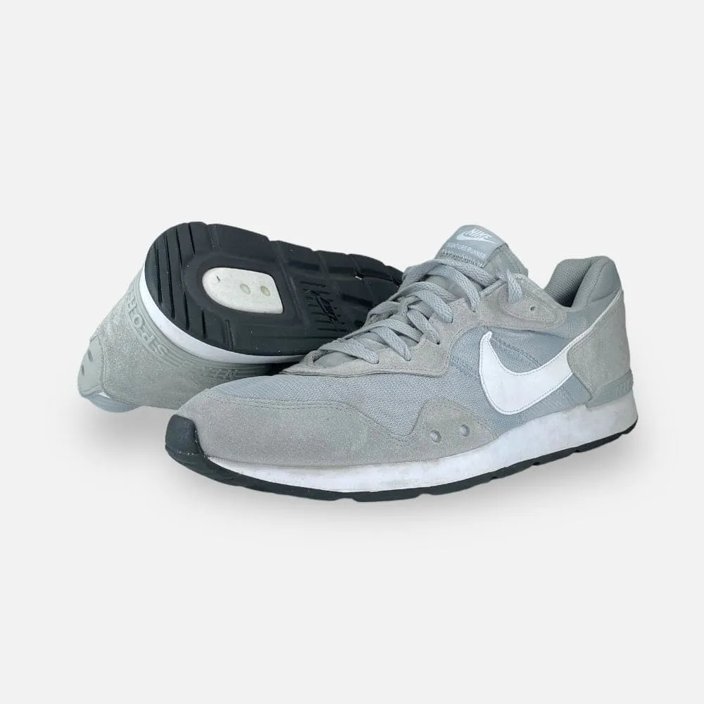 NIKE VENTURE RUNNER 